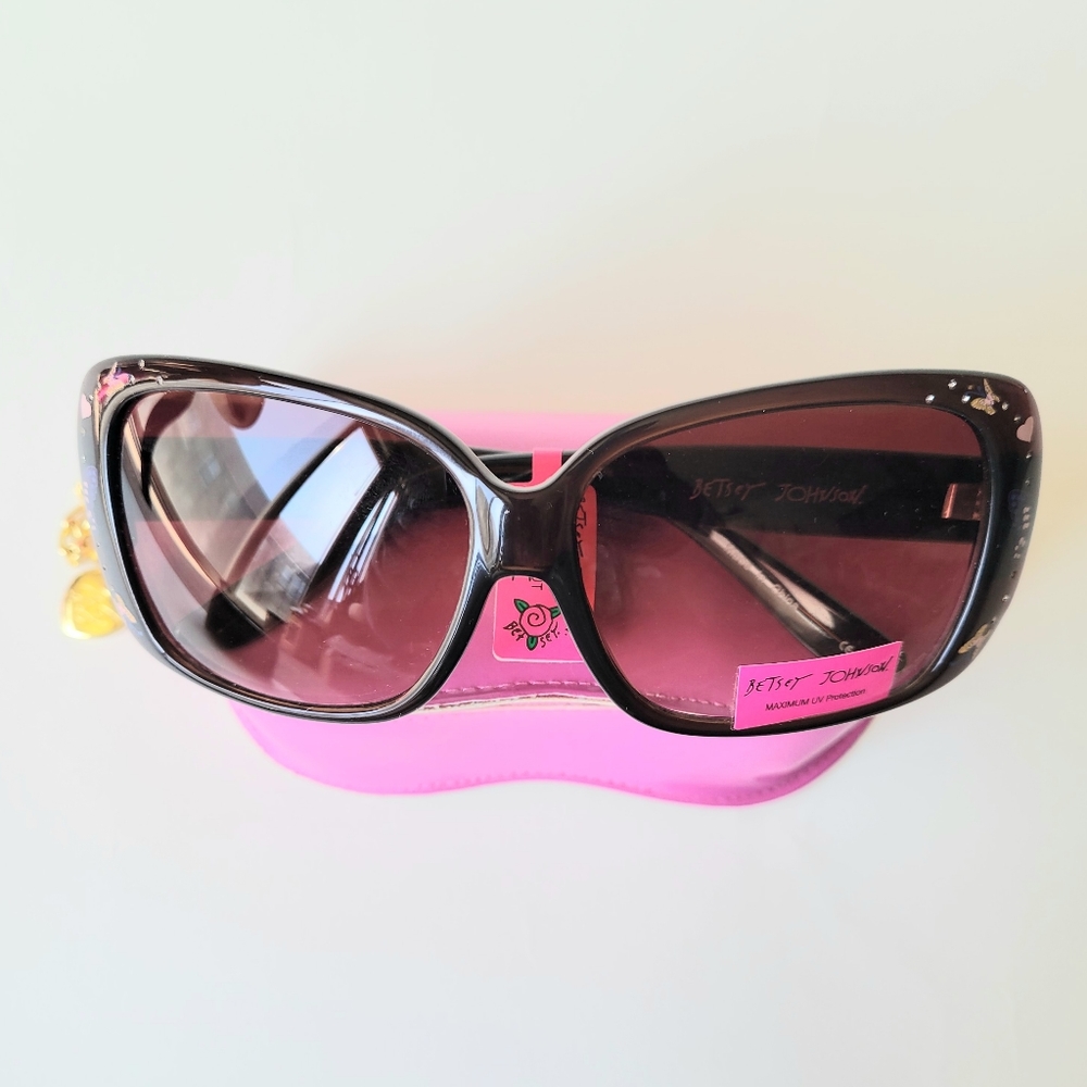 Betsey Johnson Sunglasses - Picture 2 of 6